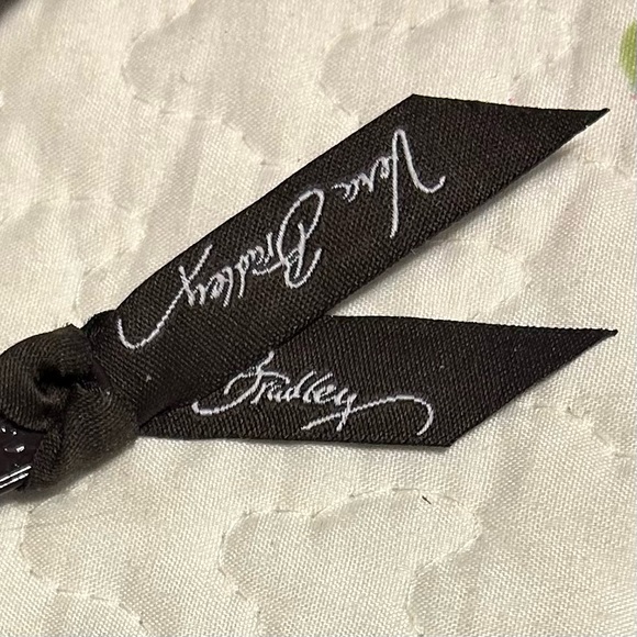 Vera Bradley "Purple Punch" bag. Like New. 1 outside pocket, 6 inside - Picture 4 of 7